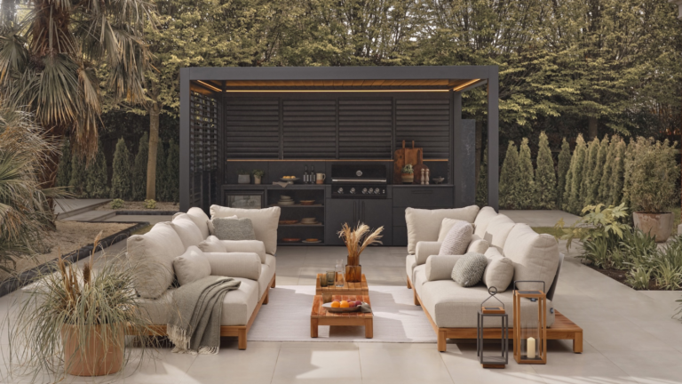 Elevate Your Outdoor Living: What Expert Pergola Builders Bring to the Table